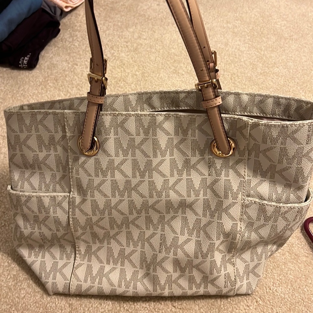 Michael Kors purse in great condition!